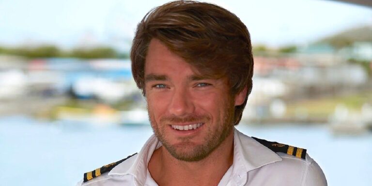 Qu'est-il arrivé à Ross McHarg après la saison 10 de Under Deck ?