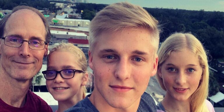 Bienvenue à Plathville : âge, travail, Instagram et plus d'Isaac Plath