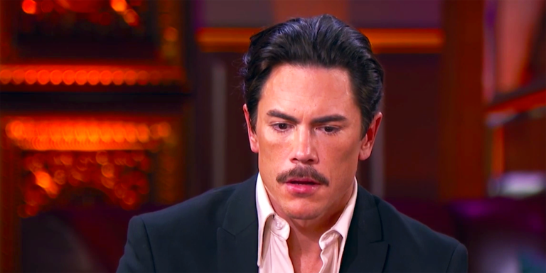 Tom Sandoval se fait jeter une boisson lors de l'événement final de la saison 11 de Vanderpump Rules