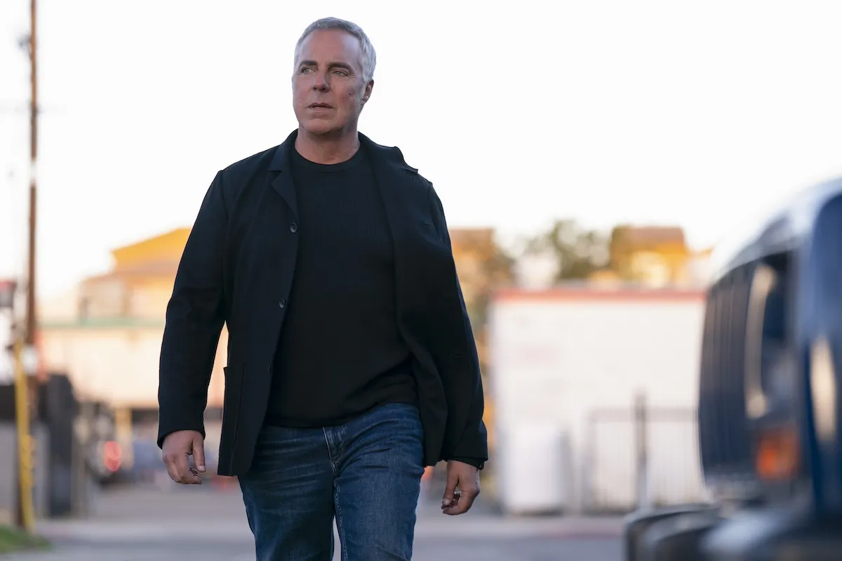 Titus Welliver marchant dans «Bosch: Legacy» Saison 3