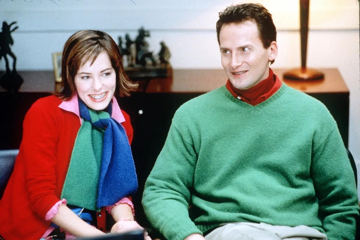 Portant des pulls assortis, Parker Posey et Michael Hitchcock filment une scène pour `` Best In Show '' en 2000