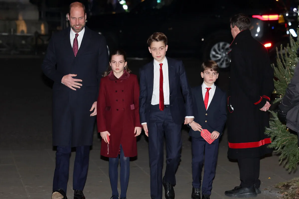 Le prince William, qui un match de football «Superstition», marche aux côtés de la princesse Charlotte, du prince George et du Prince Louis