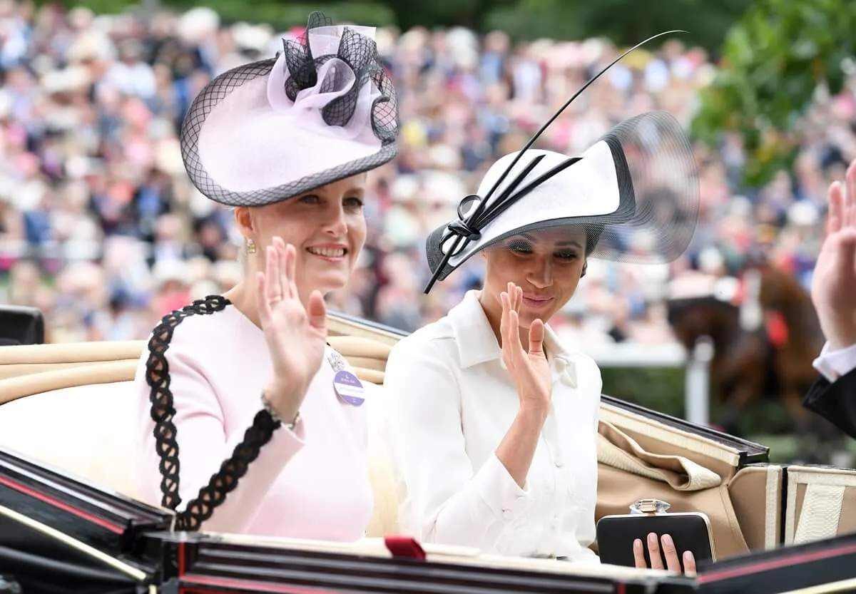 Ce que la duchesse Sophie a été aperçue portant et dont certains sont convaincus appartient à Meghan Markle et était un cadeau du prince Harry