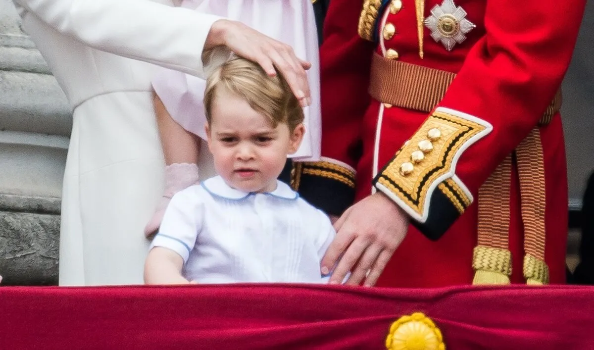 Le roi Charles, Camilla et la reine Elizabeth ont regardé avec horreur le prince William et Kate sauver le prince George de la chute du balcon pendant l'événement