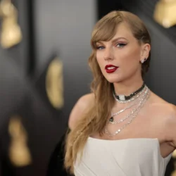 Après les débuts de l&rsquo;alliance, un expert prédit à quoi ressemble la robe Dior « à épaules dénudées » de Taylor Swift