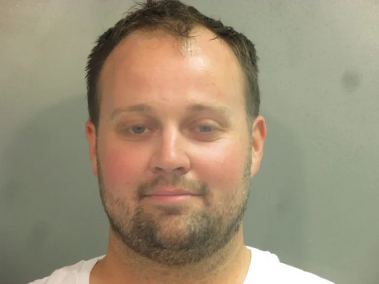 Josh Duggar demande à Judge pour l'avocat commis à un tribunal, dit qu'il n'a plus d'argent