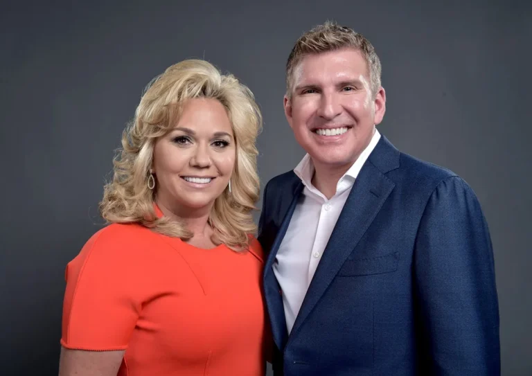 Todd Chrisley détaille les détails avec Julie Chrisley après leurs pardons présidentiels: `` C'était comme si j'étais à la maison ''
