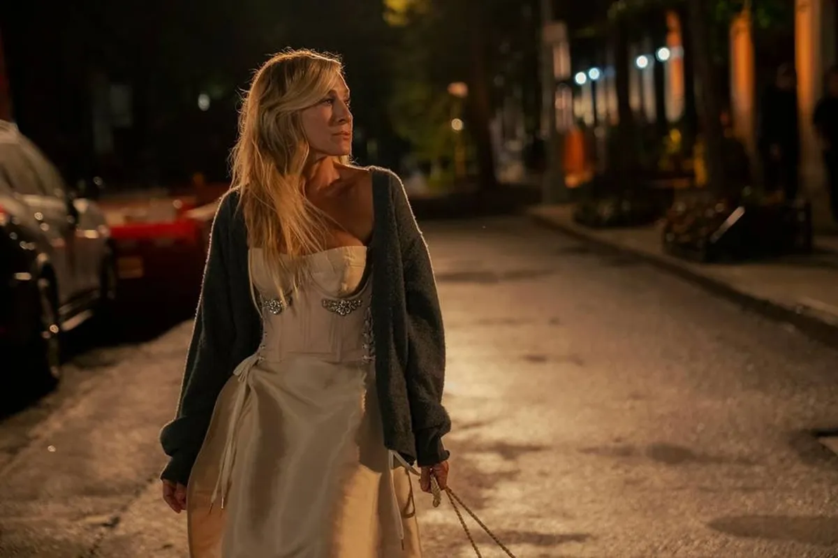 Sarah Jessica Parker comme Carrie Bradshaw dans la saison 3 de 'et juste comme ça ....'