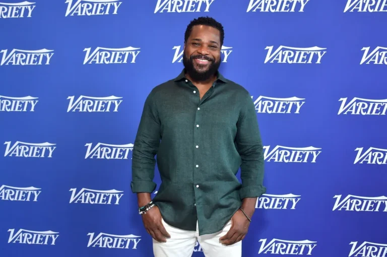 À l'intérieur de Malcolm-Jamal Warner à la maison de longue date de Los Angeles