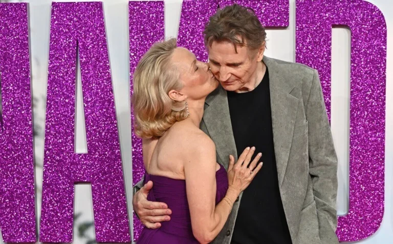 Ce que Pamela Anderson et Liam Neeson viennent de révéler sur leur relation sans dire un mot