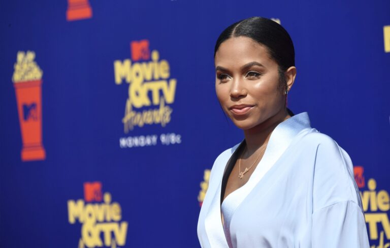 Cheyenne Floyd prétend qu'elle a eu les mêmes difficultés que ses costars de «adolescents» malgré une maman adolescente