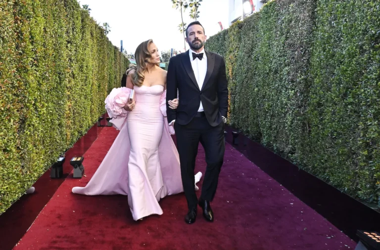 Jennifer Lopez `` Furious '' à Ben Affleck pour avoir tenté de réduire le prix demandé du manoir de Beverly Hills, dit Source