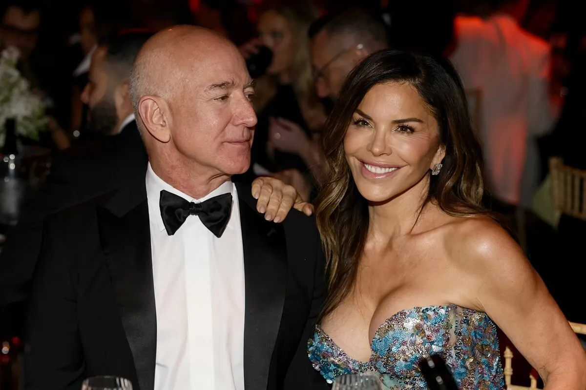 Jeff Bezos a donné à Lauren Sánchez un nouveau diamant qui surpasse et a coûté plus que sa bague de fiançailles de 3,5 millions de dollars