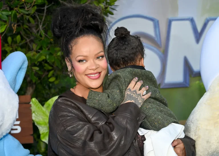 L'une des tenues emblématiques de Rihanna coûterait près de 11 000 $ pour recréer - et c'est loin de son look décontracté le plus cher