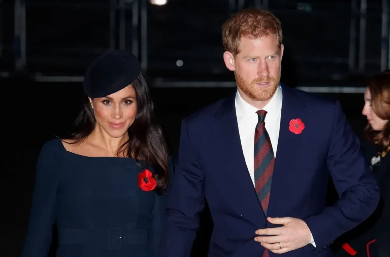 LIP Lecteur révèle ce que le prince Harry et Meghan se disent lors de la sortie avec le prince William et Kate