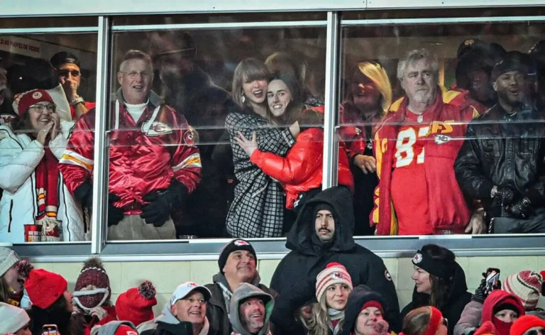 La star de la WNBA, Caitlin Clark, se souvient avoir expliqué le football à Taylor Swift pendant qu'ils regardaient Travis Kelce jouer