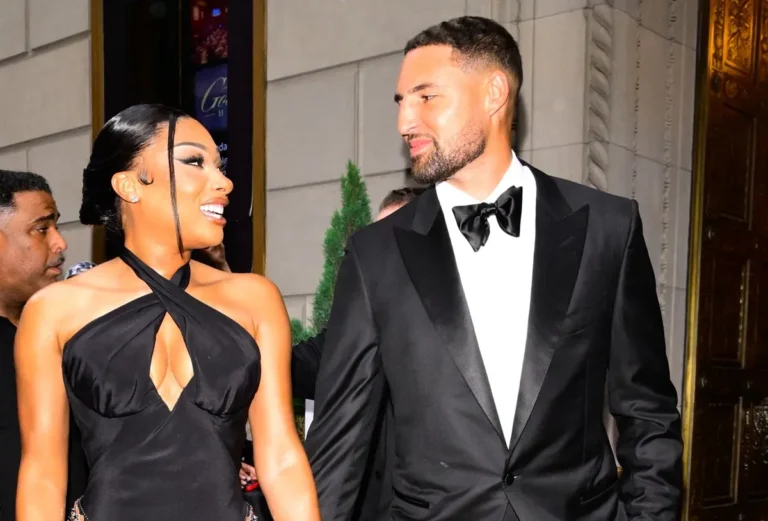 Le lecteur de lèvres révèle les mots réconfortants de Klay Thompson à Megan Thee Stallion lors des débuts sur le tapis rouge