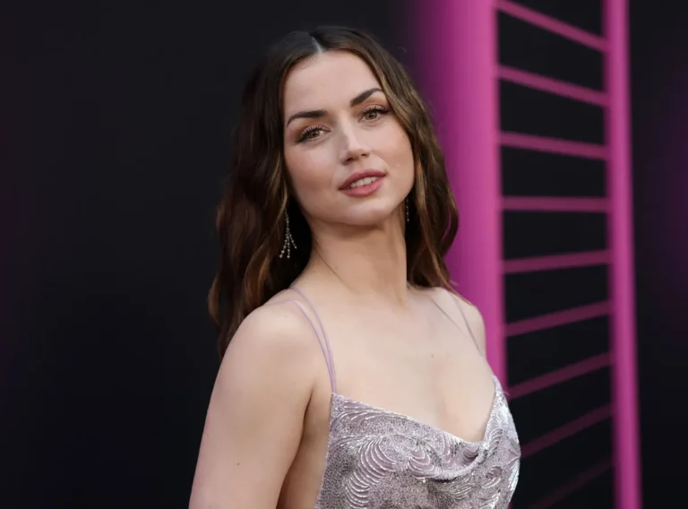 Tom Cruise et Ana de Armas ont finalement repéré à l'aspect couplé