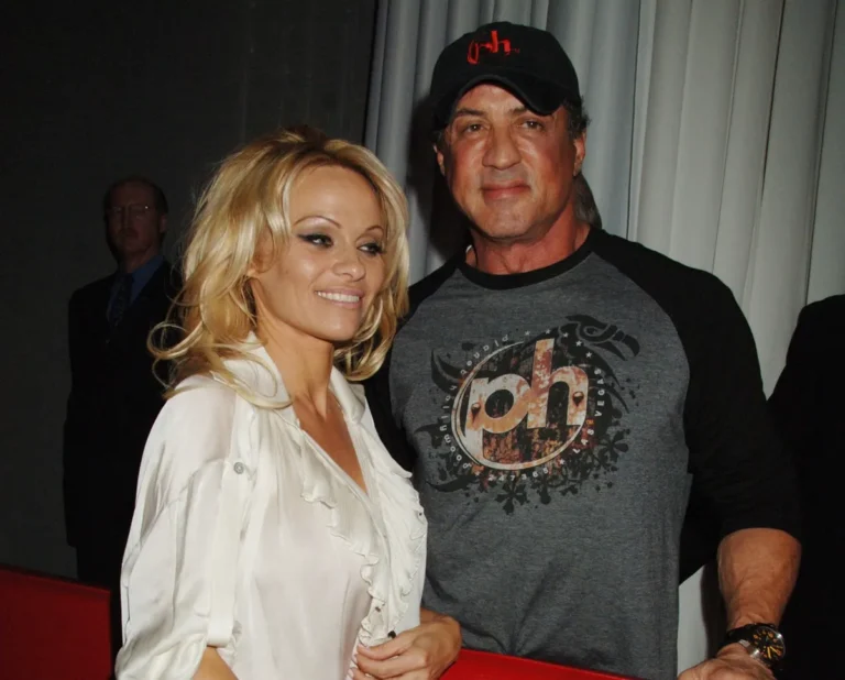 Décomposer le drame entre Pamela Anderson et Sylvester Stallone