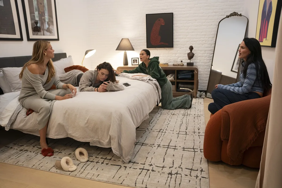 Brooks, Sarah Jane, Grace Ann et Mary Holland Nader s'assoient ensemble dans une chambre sur 'Love Thy Nader' 