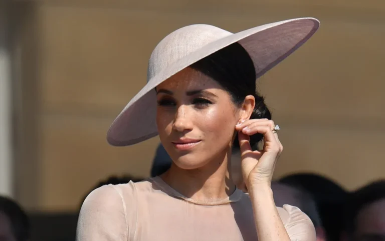 Meghan Markle frappe environ 1 règle pour les femmes royales qu'elle est heureuse qu'elle n'a plus à suivre