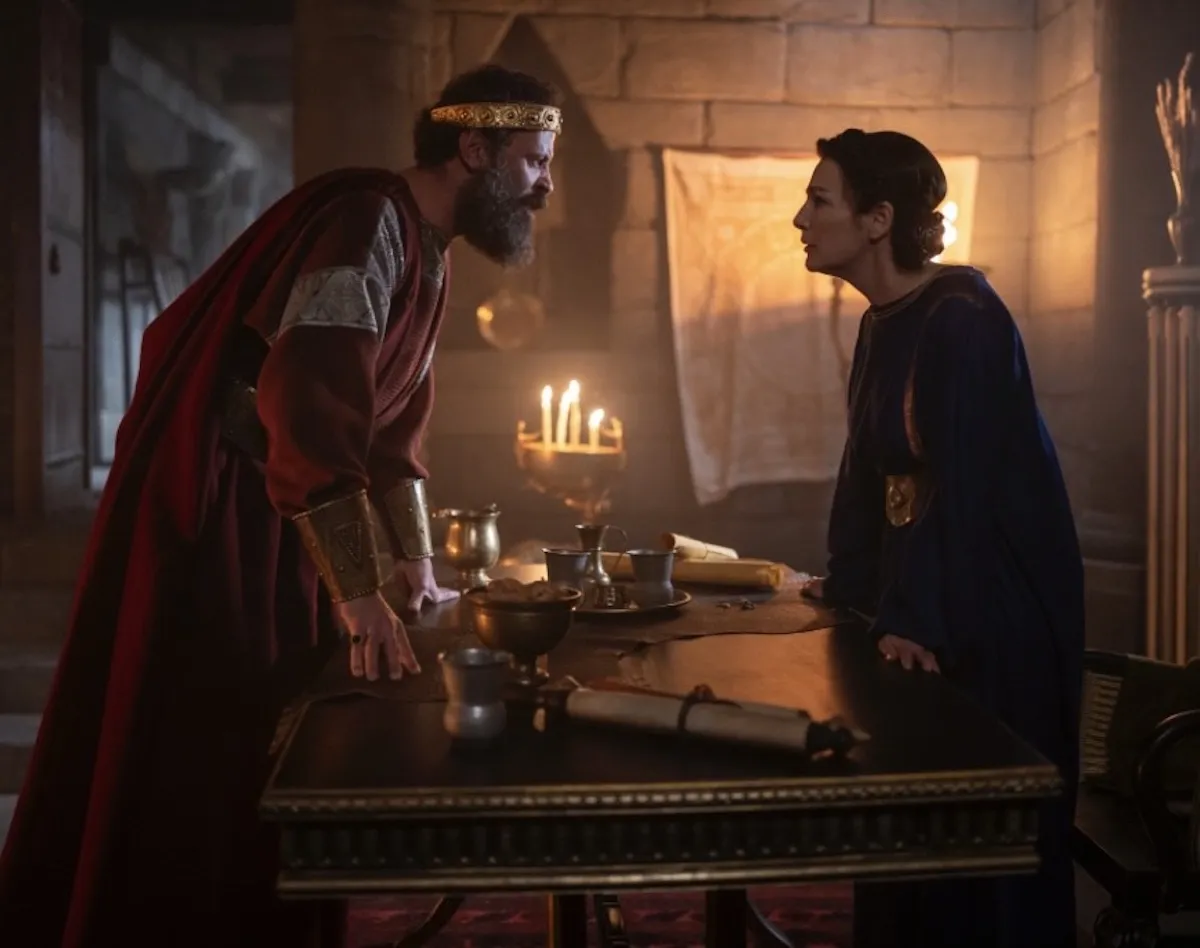 Saul parlant à Ahinoam dans la saison 2 de «House of David»