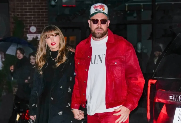 À l'intérieur du manoir de 18 millions de dollars Ohio, Taylor Swift et Travis Kelce ont été repérés par rapport à la maison de l'enfance de l'étoile de la NFL