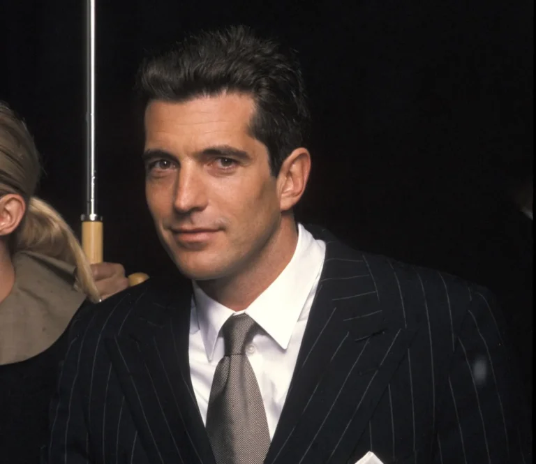 Carole Radziwill dit que le surnom des médias pour John F. Kennedy Jr. n'était pas lié à la famille Kennedy
