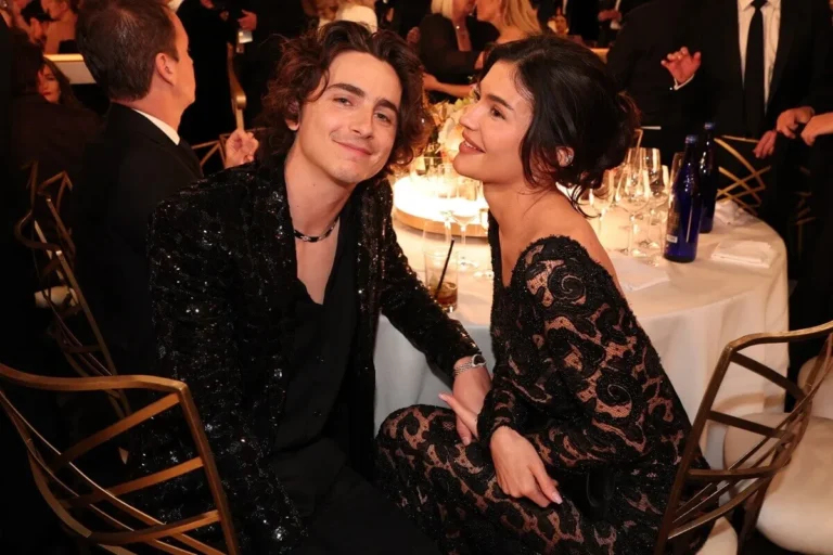 Ce que Kylie Jenner et Timothee Chalamet «espiègle» de café photo de la boutique de boutique