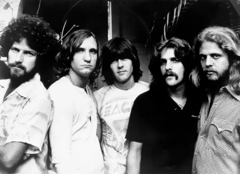 Don Henley, les Eagles se sont demandé pourquoi quelqu'un 'donne vraiment un s ***' sur sa musique