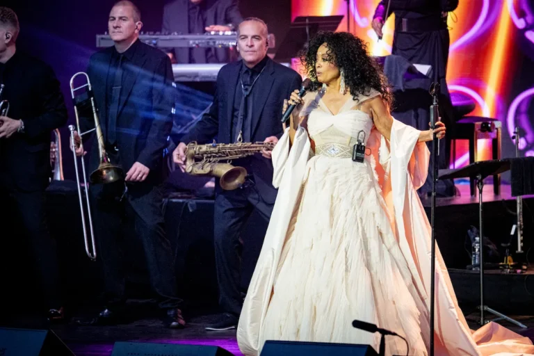 Était-ce de l'argent? Les fans spéculent sur l'annulation de l'émission de croisière de Diana Ross