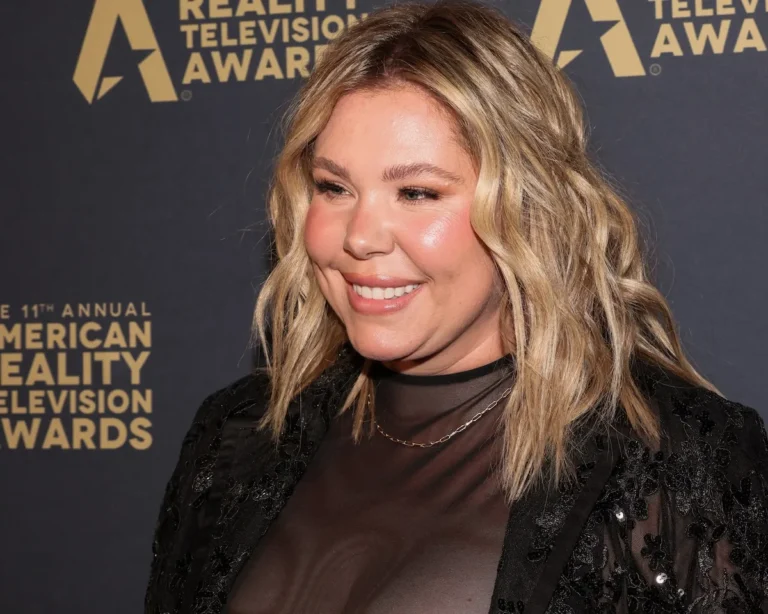 Kailyn Lowry s'accompagne des fans après une chirurgie du double menton: «Je peux faire ce que je veux»