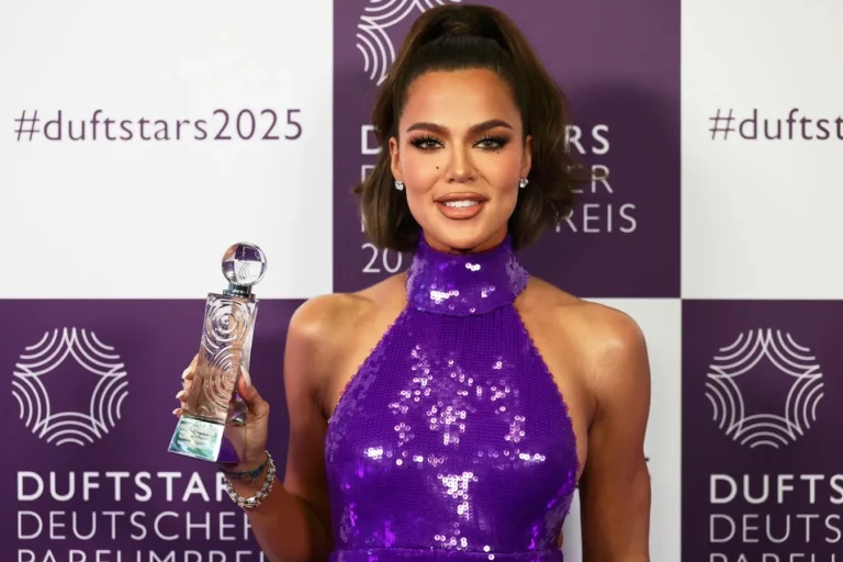 Khloé Kardashian a utilisé le chirurgien du sein de Kylie Jenner - mais pas pour ce que vous pensez