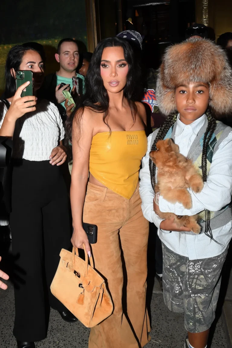 Kim Kardashian a claqué les tenues de North tandis que Beyoncé a loué pour le style de Blue Ivy