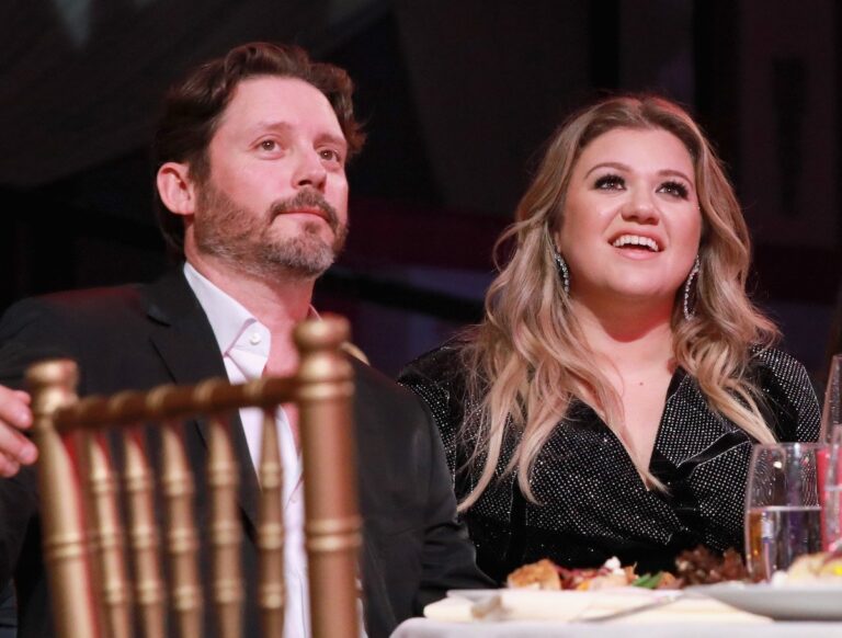 L'ancien assistant de Kelly Clarkson répertorié comme «partenaire aimant» de Brandon Blackstock dans la nécrologie