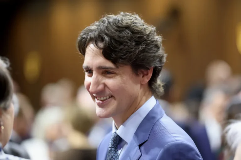 L'apparition de Justin Trudeau au concert de Katy Perry `` crie le changement de marque émotionnel '', explique l'expert en relation