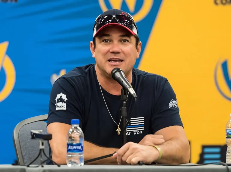 L'appel de Dean Cain pour rejoindre Ice a des fans se demande: Superman Flat est-il cassé?