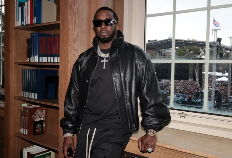 L'avocat de Diddy se plaint que le rappeur est servi de la nourriture infestée de mouches en raison de `` réductions budgétaires agressives du gouvernement ''