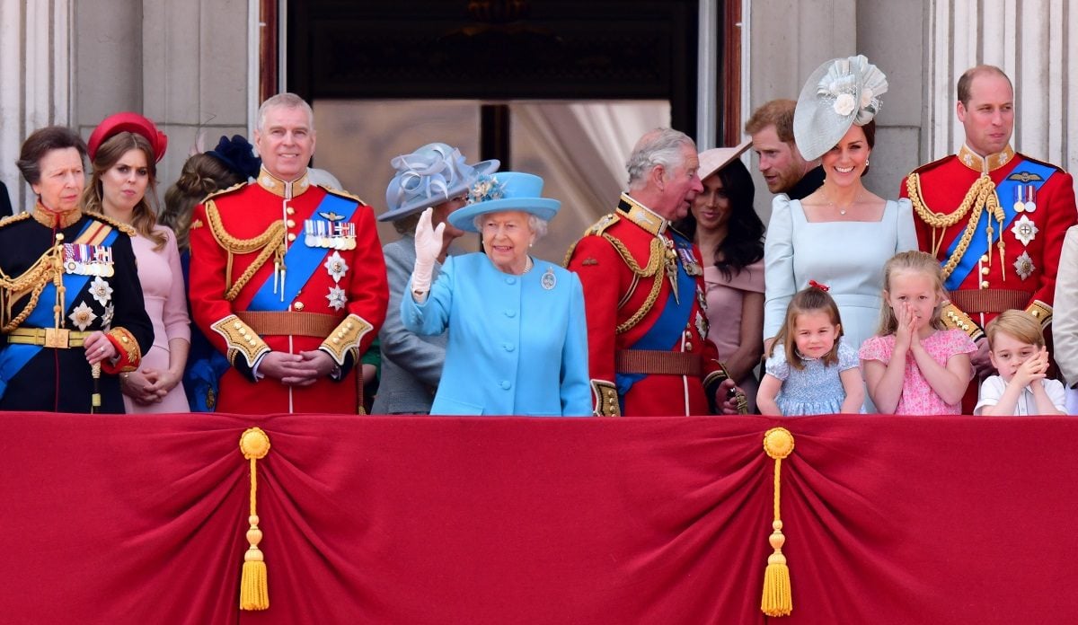 Un membre de la famille royale embarrassé après que leur carte de crédit a été refusée 3 fois lors de l'événement public