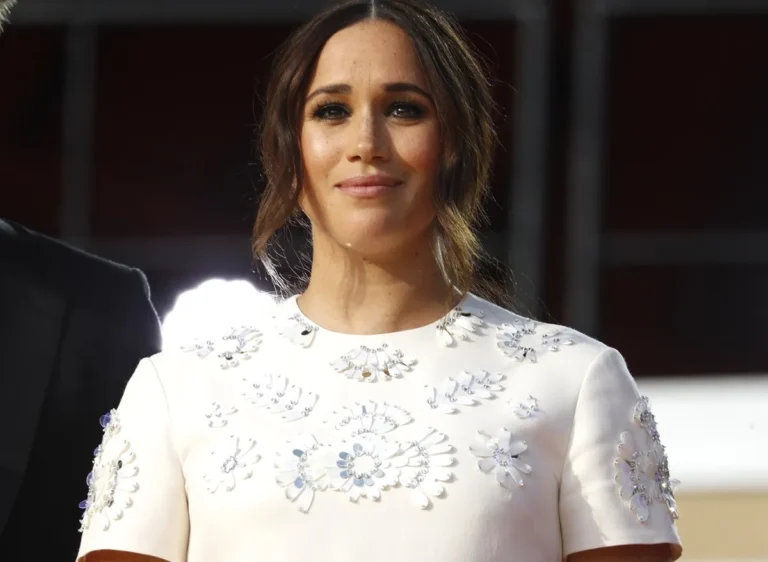 L'expert révèle comment le style de Meghan Markle a vraiment changé après avoir porté une robe familière à 5 000 $ le jour de son anniversaire