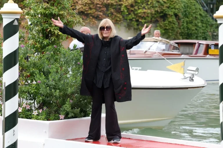 L'icône hollywoodienne Kim Novak fait une apparition publique rare à Venise