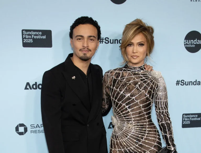 La co-star de Jennifer Lopez `` Edstal en larmes '' après avoir encouragé, elle l'a donné sur le plateau