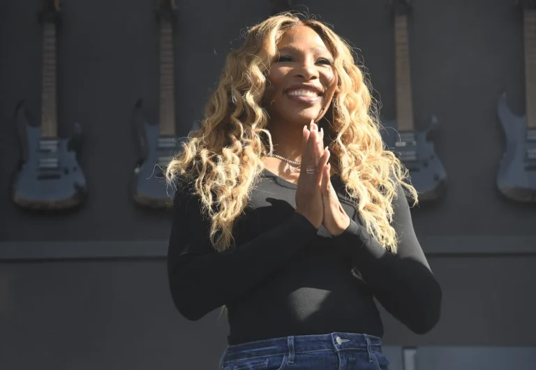 La star du tennis professionnel ose Serena Williams pour organiser un retour