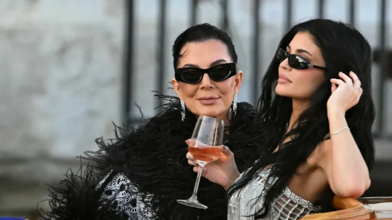 Le cadeau surprise que Kris Jenner a acheté à Kylie qu'elle a appelé le «meilleur cadeau d'anniversaire de tous les temps»