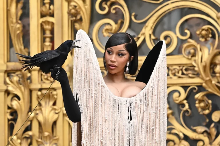 Le gratter de la ongle de Cardi B aurait quit