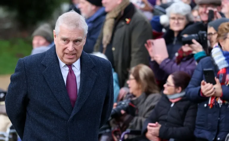Le prince Andrew a surnommé un «cauchemar pour s'asseoir à côté» des dîners pour un comportement inapproprié