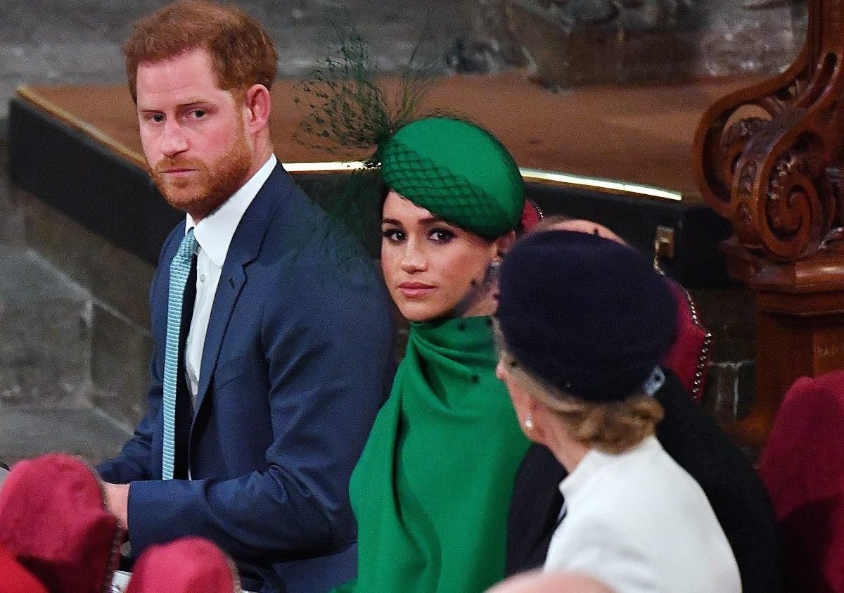 La vidéo refacée montre 'Death Stare' Meghan Markle a obtenu de Sophie lors de l'engagement royal final