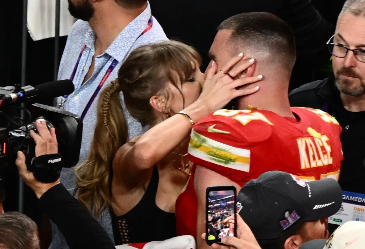 Vous ne croirez pas à quel point la bague de fiançailles de Taylor Swift de Travis Kelce vaut