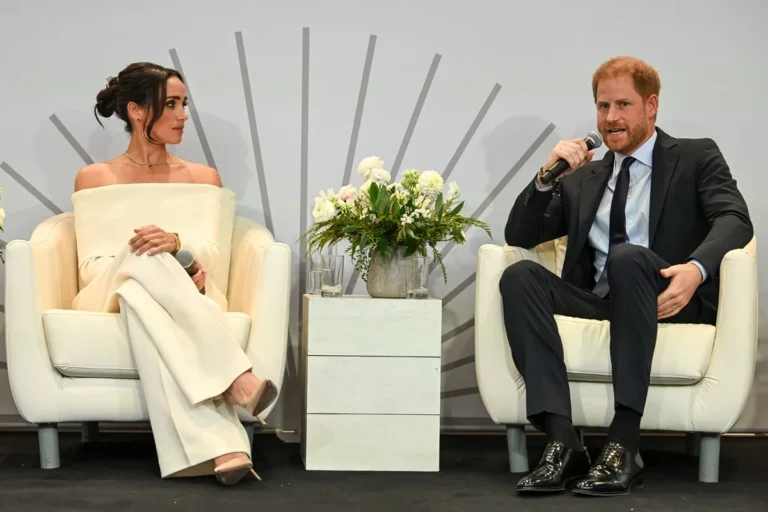Les amis du prince Harry ont échangé des textes brutaux de ce qu'ils ont ressenti à propos de Meghan après que le duc leur ait présenté