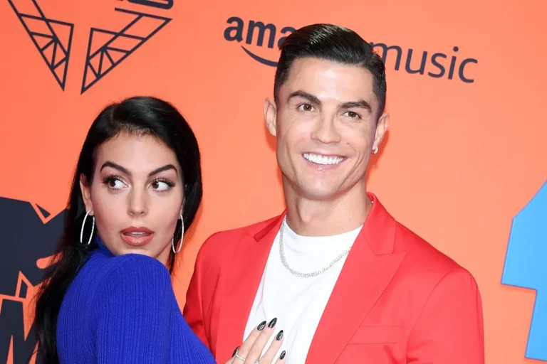 Les experts en diamant disent que la bague de fiançailles que Cristiano Ronaldo a offert à Georgina Rodriguez vaut 10 millions de dollars